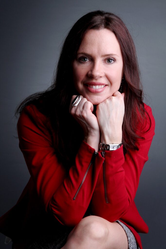 La photo de Mélanie Roy, psychologue, souriante et accueillante. Fait partie de l'équipe de psychologues et orthophonistes Vaudreuil