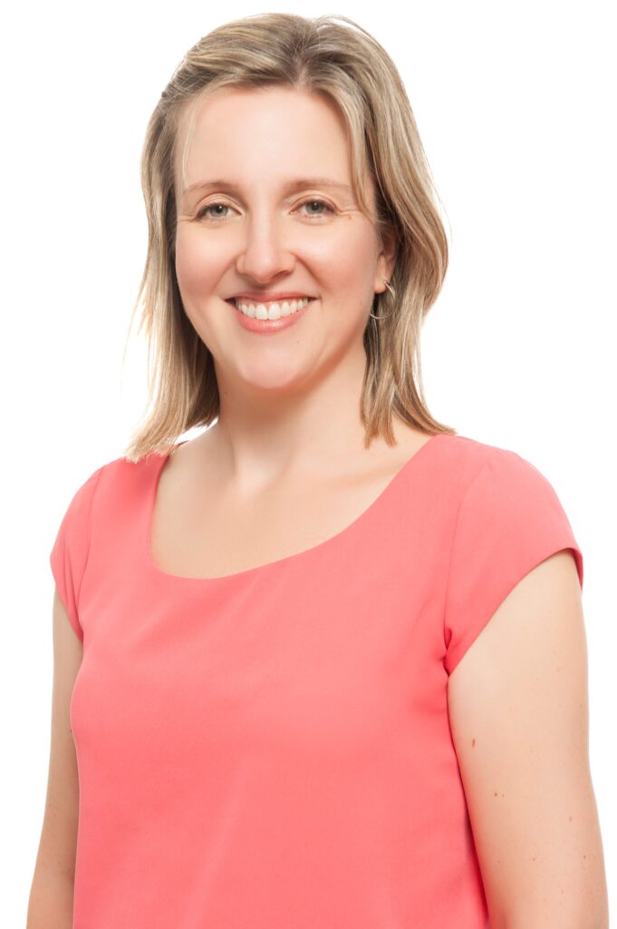 La photo de Katrine Doucet, orthophoniste, souriante et accueillante. Fait partie de l'équipe de psychologues et orthophonistes Vaudreuil